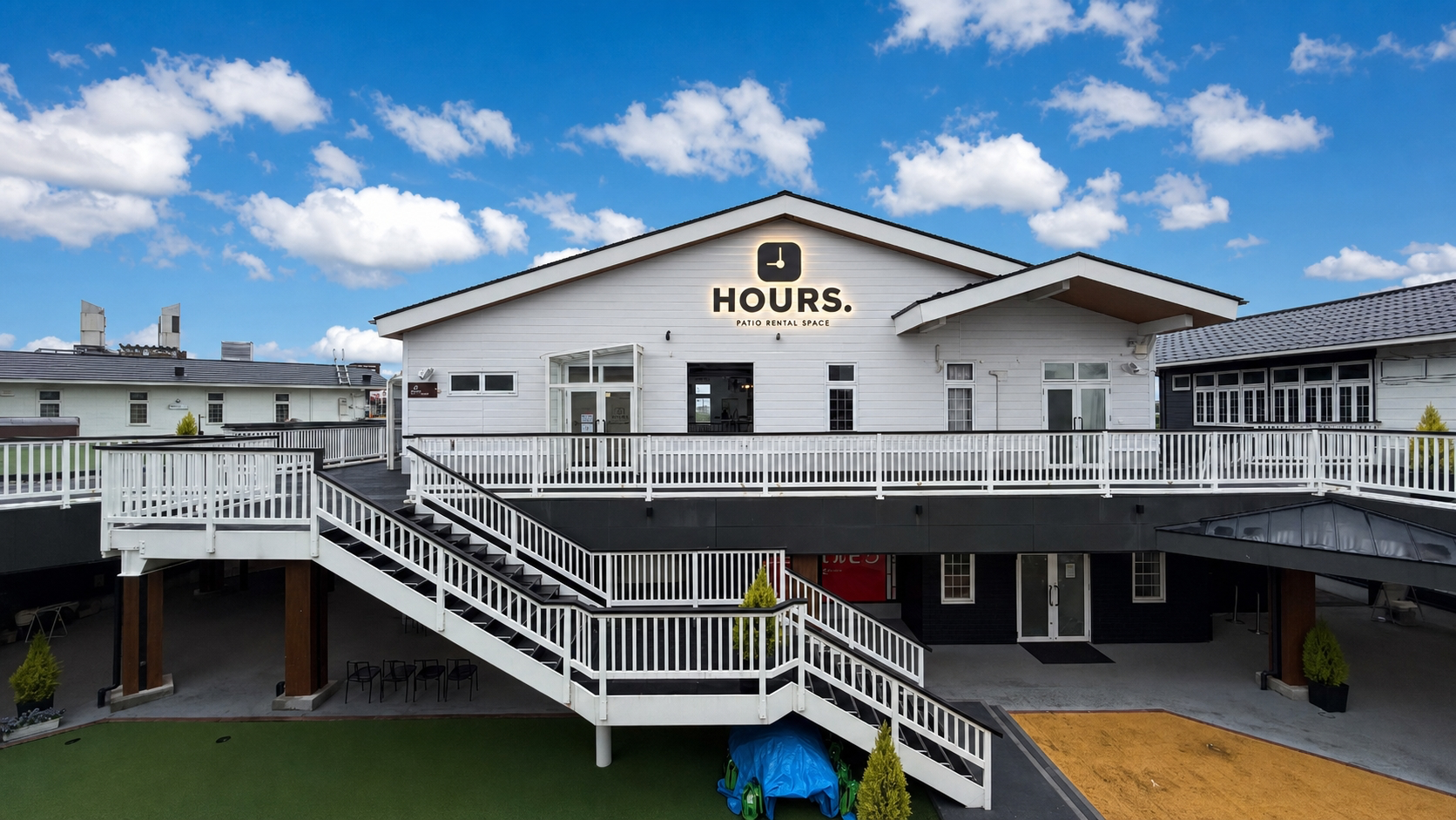 PATIO HOURS 施設外観